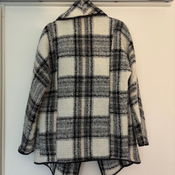 C&C California Plaid Open Face Shacket - size Large - Picture 2 of 4